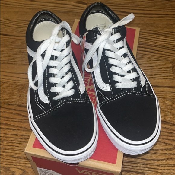 Vans Shoes - Women’s Size 7 Vans Black and White Old Skool Sneakers